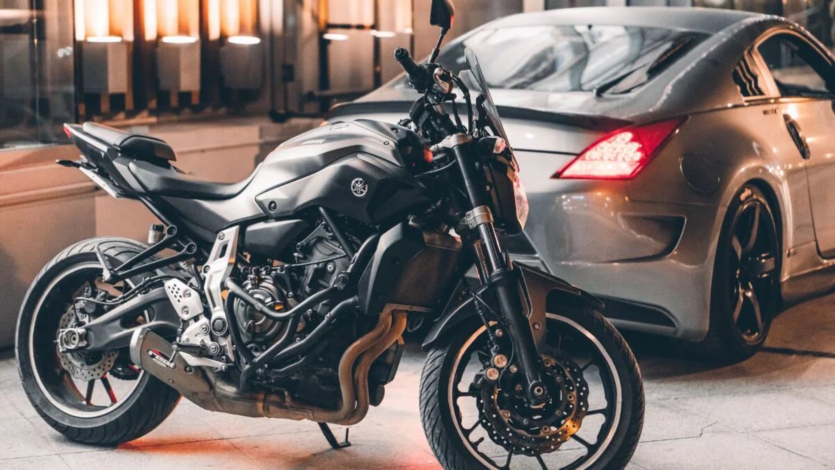 CNG Cars Vs Bike: कारों के लिए वरदान तो बाइक्स के लिए क्यों फेल हुई CNG? डेली कम्यूटर्स ने क्‍यों बनाई दूरी